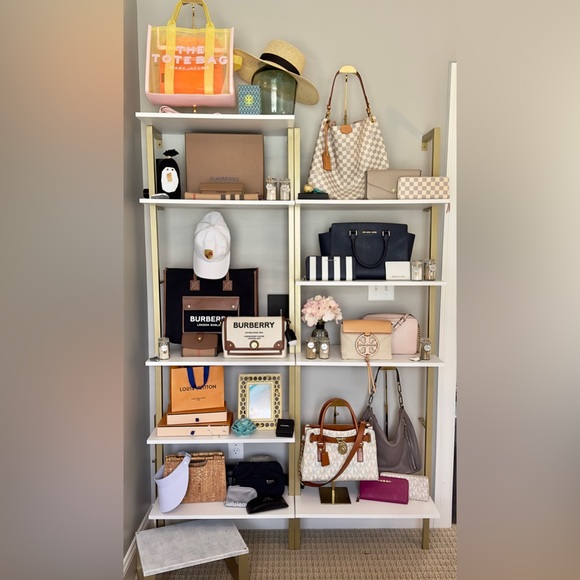 Meet your Posher, Tracy - Picture 2 of 2